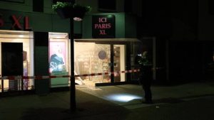 Ramkraak parfumerie Boxmeer: politie vindt vluchtauto terug, maar daders zijn spoorloos