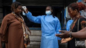 Rode Kruis opent noodgironummer terwijl ebola-uitbraak zich razendsnel verspreidt door Afrika