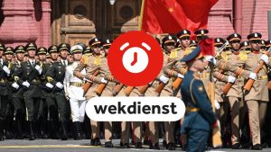 Russische parade zonder tanks zorgt voor verwarring terwijl Magyar stilletjes premier wordt