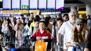 Schiphol wachtrijen verdwijnen, maar beveiligingspersoneel vreest voor hun baan