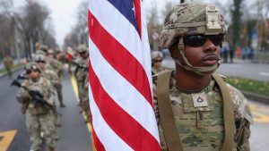 Trump kondigt plotselinge militaire versterking Polen aan: 5000 soldaten onderweg