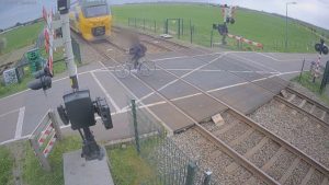 Waarom rennen steeds meer jongeren naar spoorwegovergangen terwijl treinen naderen?