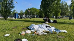 Waarom sliepen mensen buiten in Ter Apel terwijl opvang in Stadskanaal beschikbaar was?
