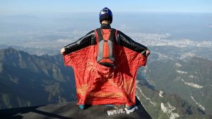 Wingsuit-springers botsen mid-air boven Oostenrijkse Alpen: wat ging er mis op 3000 meter hoogte?