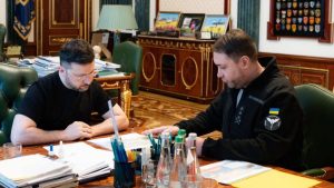 Zelensky waarschuwt: Belarus wordt stiekem dieper de oorlog ingetrokken door Rusland