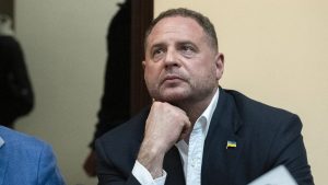 Zelensky’s vertrouwde rechterhand opgepakt: miljoenen verdwenen via geheime bankrekeningen